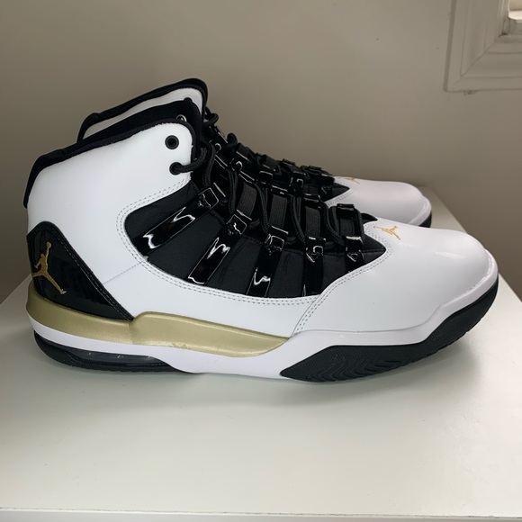 NEW Jordan Max Aura White Metallic Gold Basketball - Picture 8 of 10
